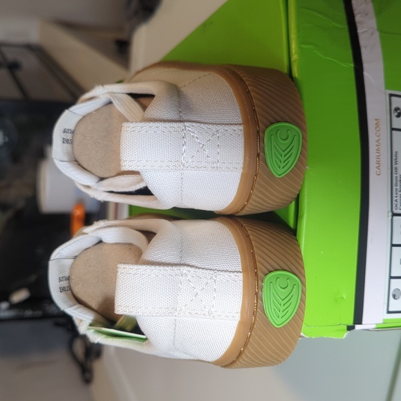 Cariuma (Off-White Gum Sole) 7W - Picture 3 of 7